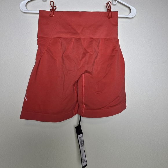 NWT Oner Active Effortless Seamless Shorts Small Sweet Red - Picture 2 of 4